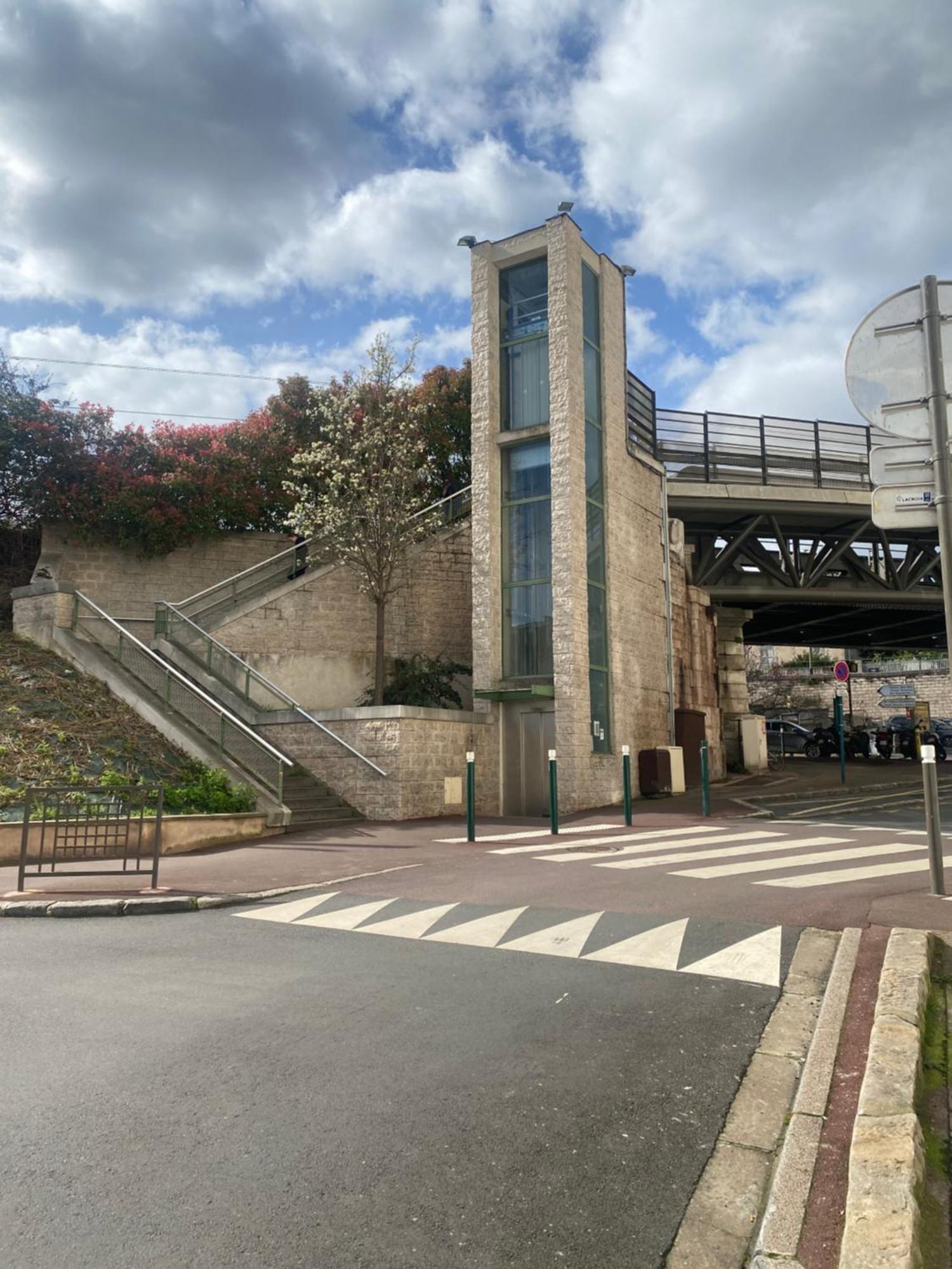 Emplacement Exceptionnel Et Rare Paris Suresnes Longchamp Exterior photo